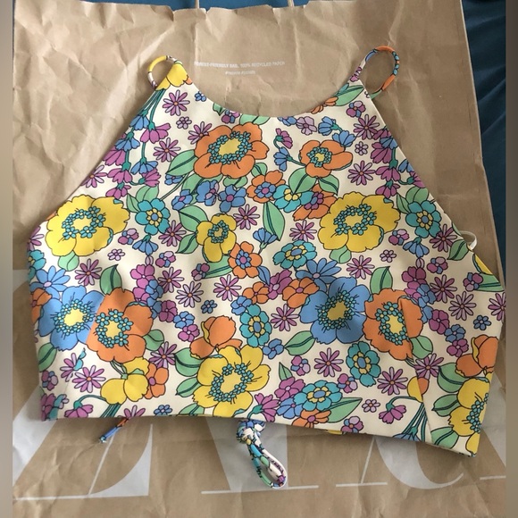 Zara Tops - ZARA NWT OPEN BACK GROOVY FLOWERS CROP TOP